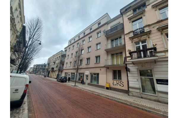 Łódź, Śródmieście, Stefana Jaracza, Piotrkowska/Jaracza blok z cegły II piętro balkon